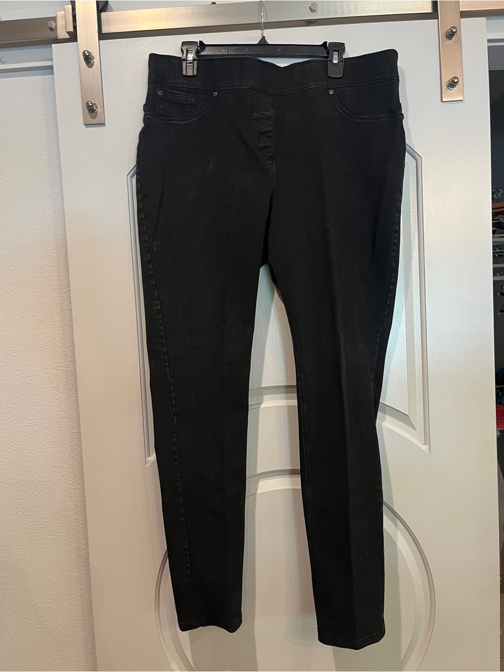Black Slim factor BY INVESTMENTS  
SKINNY CUFF Stretch leggings Jeans. GUC!